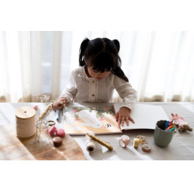 Little Dutch Kreatywny zeszyt z kredkami Rosa & Friends