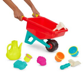 TACZKA z KONEWKĄ i zestawem akcesoriów do piasku Wheelbarrow Wonders B.TOYS